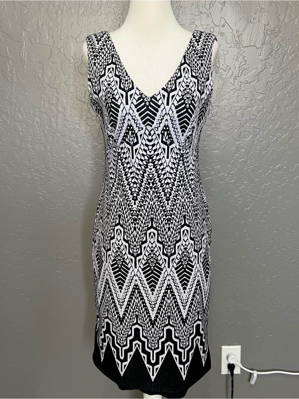 Sleeveless Black & White Geometric Dress